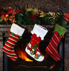 Fireplace Decorations for the Winter Holidays